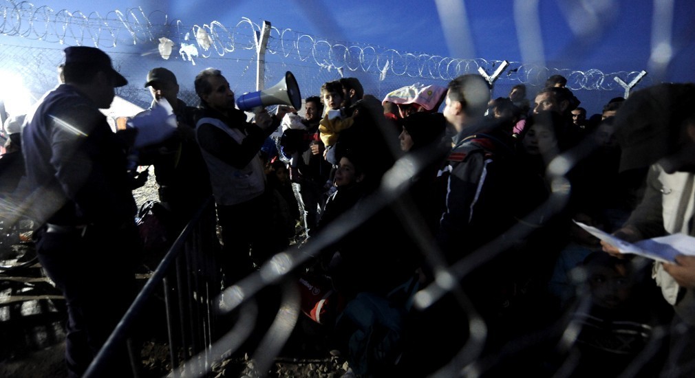 «Κολαστήριο» ψυχών η Ελλάδα: 3.500 μετανάστες στον Πειραιά, 6.000 στην Ειδομένη και 20.000 σε όλη την χώρα