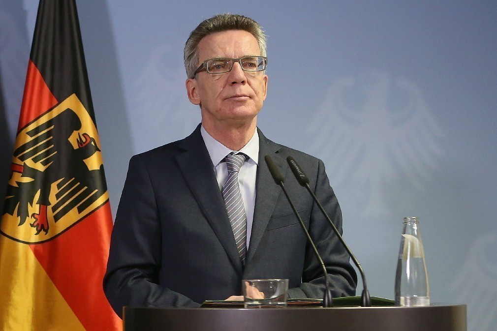 Ο Γερμανός υπουργός Εσωτερικών προειδοποιεί: Μην επιβαρύνουμε την Ελλάδα με το προσφυγικό