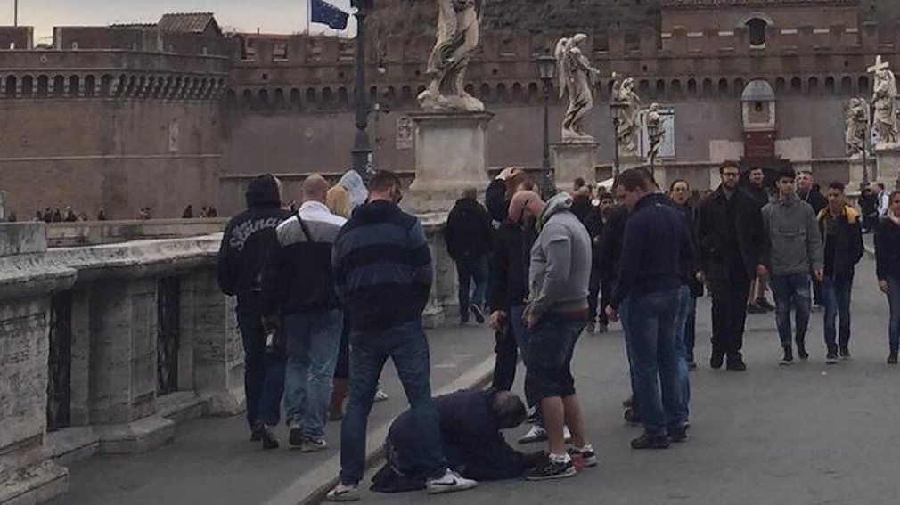 Απίστευτο: Οπαδός της Σπάρτα Πράγας ουρεί πάνω σε ζητιάνα στην Ρώμη [βίντεο]