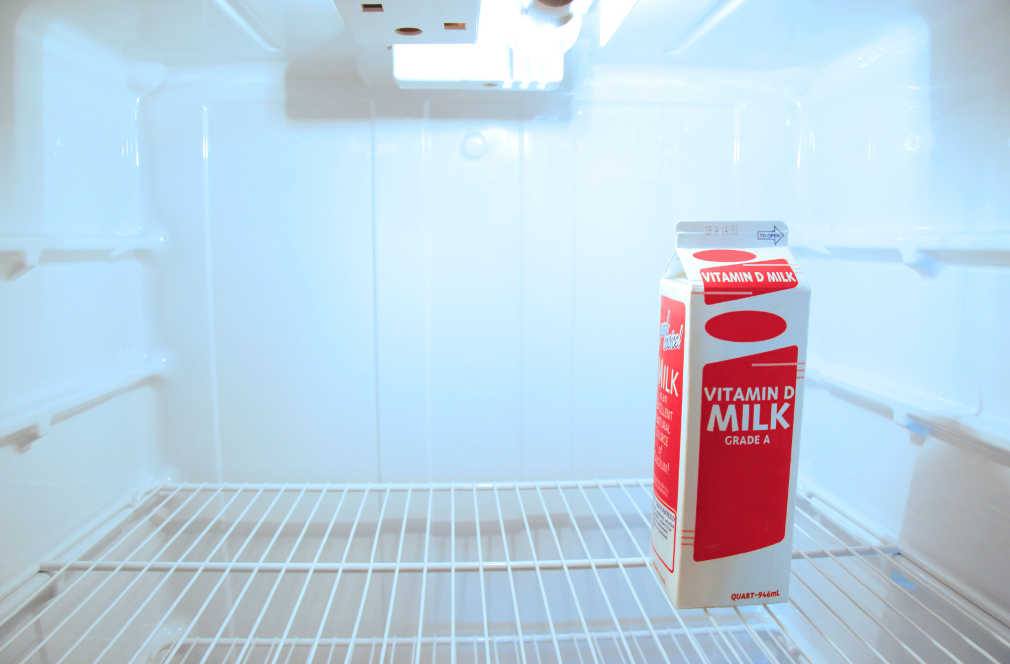Το λάθος που κάνουμε όλοι: ποτέ το γάλα στην πόρτα του ψυγείου