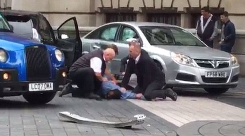 Αυτοκίνητο έπεσε πάνω σε πεζούς έξω από μουσείο στο Λονδίνο! Μια σύλληψη -Έντεκα τραυματίες (ΕΙΚΟΝΕΣ&ΒΙΝΤΕΟ)
