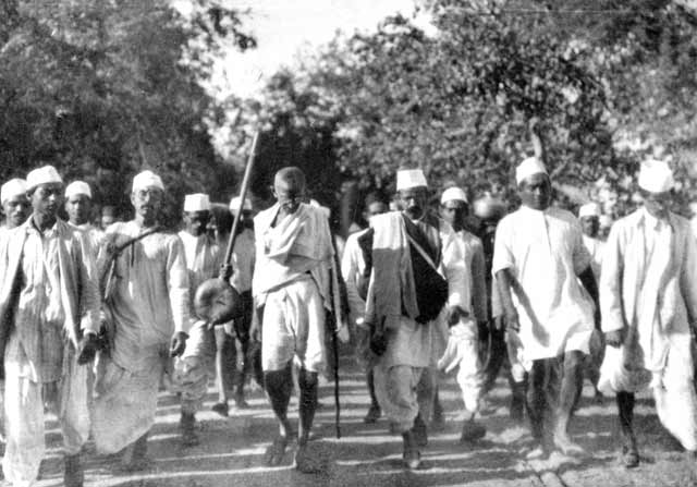 "Πρώτα σε αγνοούν, μετά σε κοροϊδεύουν, μετά σε πολεμούν, μετά τους νικάς"- H δολοφονία του Μοχάτμα Γκάντι που σόκαρε τον κόσμο