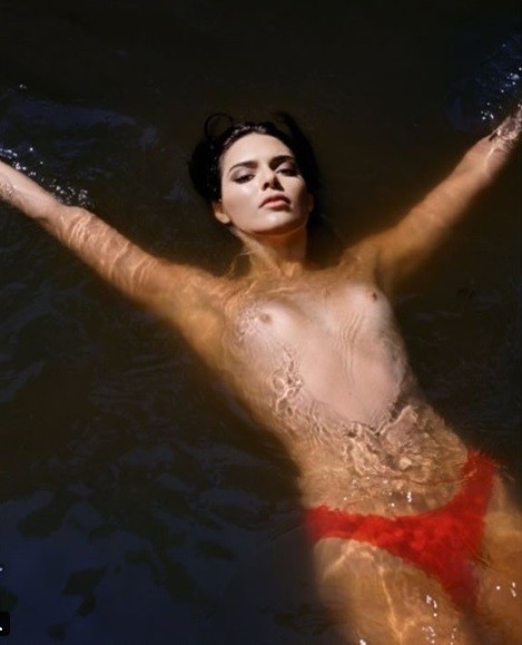 «Τα πέταξε» η Kendall Jenner! Γυμνόστηθη στη νέα φωτογράφισή της η αδερφή των Kardashian (ΕΙΚΟΝΕΣ)