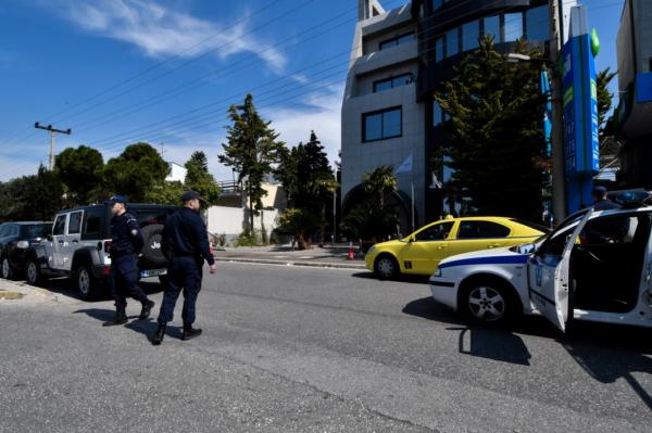 Ελληνικό: Νεκροί ο αντιπτέραρχος και η σύζυγός του- Την πυροβόλησε και αυτοκτόνησε μετά από καυγά