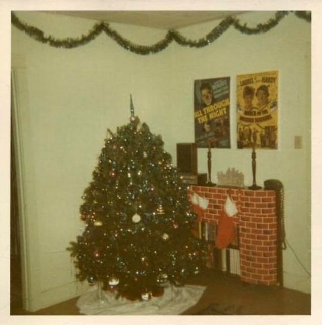 Vintage εικόνες από Χριστούγεννα περασμένων χρόνων: «Πληθωρικοί» και καλτ στολισμοί δέντρων