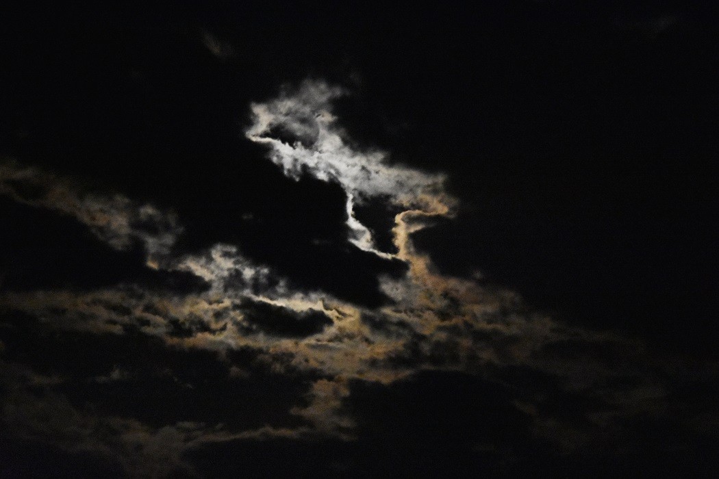 Πανσέληνος Ιουλίου: Μοναδικές εικόνες από το «Φεγγάρι του Κόκκινου Ελαφιού»