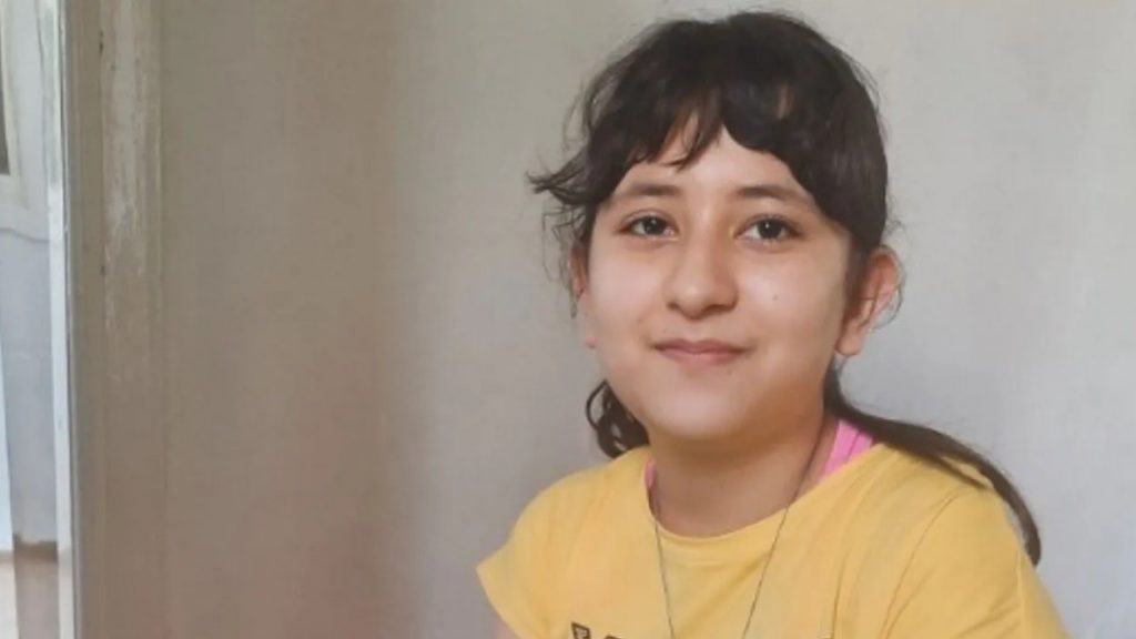 Από τη Μόρια στη Βοστόνη με υποτροφία η 12χρονη Αρεζού από το Αφγανιστάν –  Το «ευχαριστώ» στο Ελληνικό σχολείο - TheCaller
