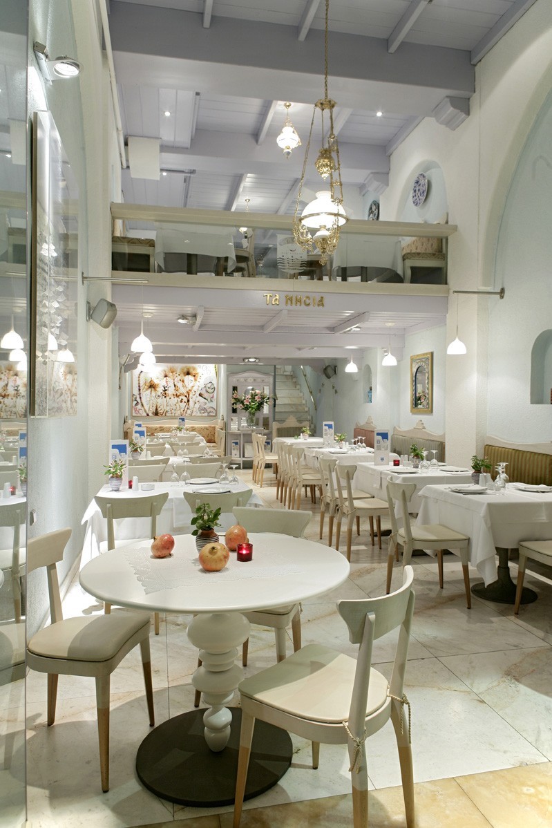 Θεσσαλονίκη: Κλείνει μετά από 40 χρόνια το θρυλικό εστιατόριο τα «Νησιά» που αγαπούσε η Βουγιουκλάκη και μάγεψε Ντενέβ