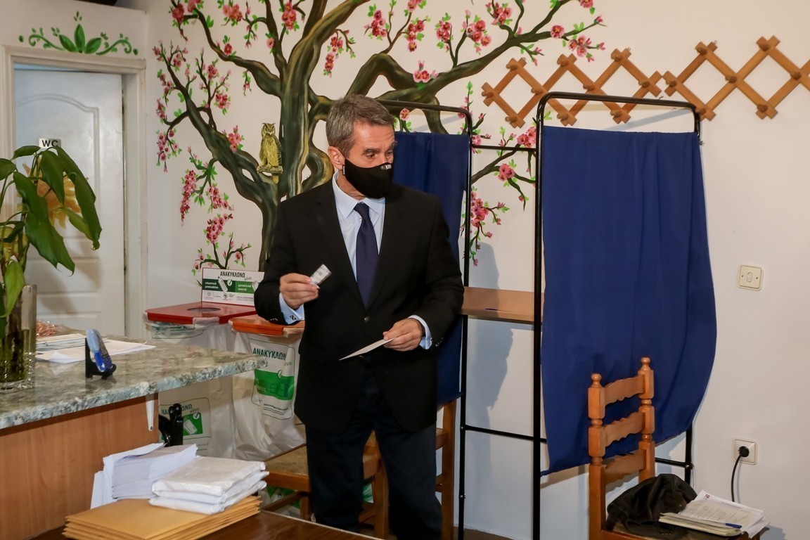 Λοβέρδος: Ψήφισε στη Μεταμόρφωση-«Να ξεπεράσουμε τη συμμετοχή των 212.000 πολιτών του 2017»