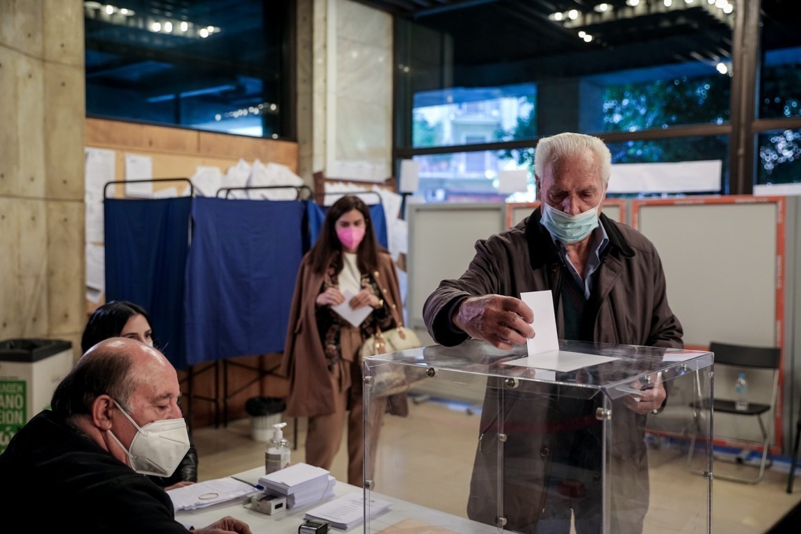 Εκλογές ΚΙΝΑΛ: Άνοιξαν οι κάλπες-Δείτε τις πρώτες εικόνες από τα εκλογικά τμήματα