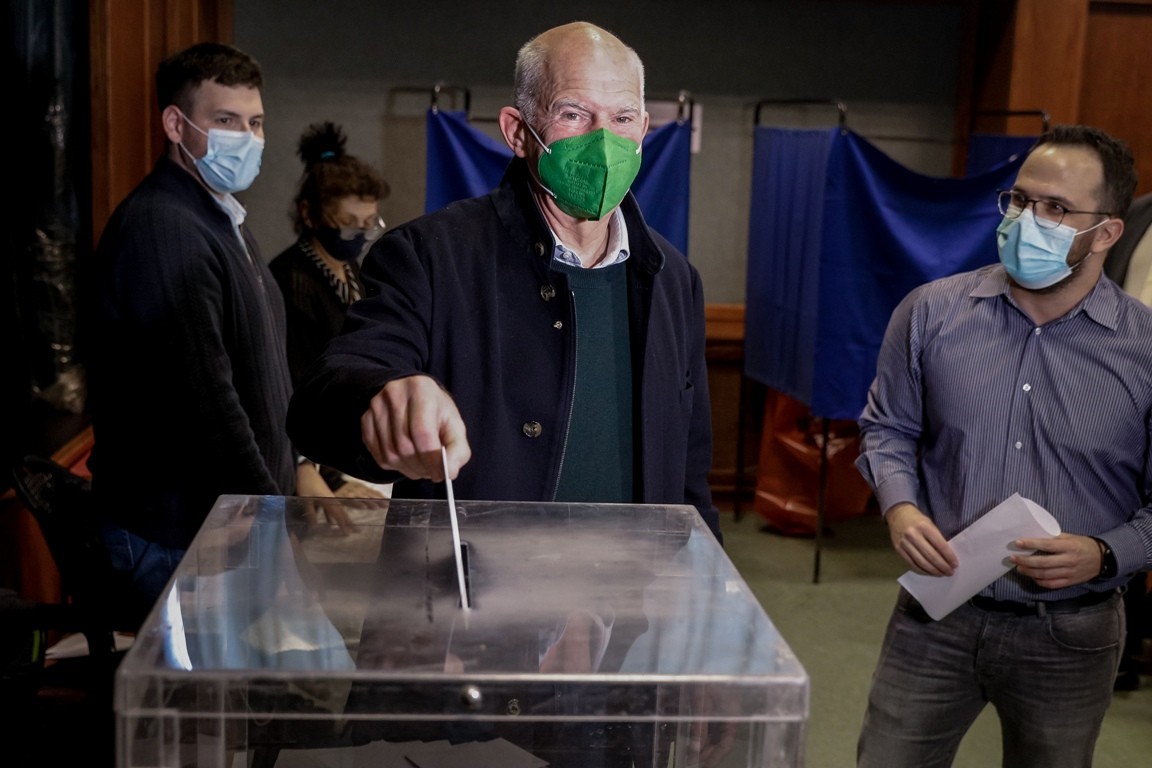 «Ξέσπασμα» συμμετοχής με 270.000 ψηφοφόρους στις κάλπες του ΚΙΝΑΛ