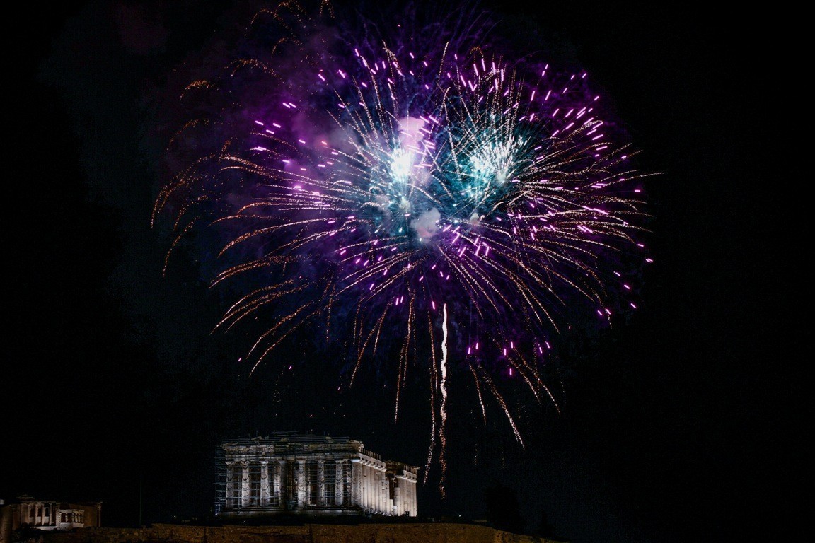 Πρωτοχρονιά 2022: Φαντασμαγορικό θέαμα και εντυπωσιακές εικόνες στην Αθήνα