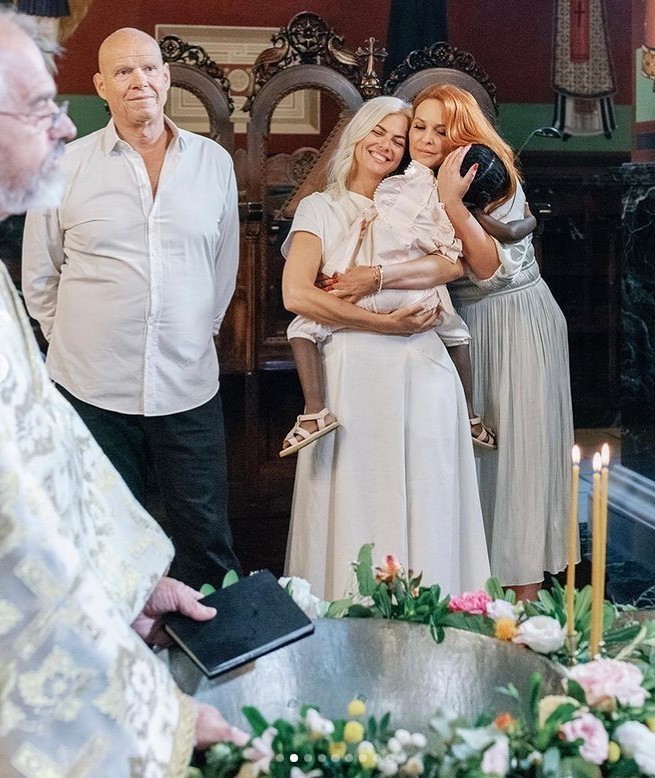 Χριστίνα Κοντοβά: Αυτές είναι οι νέες φωτογραφίες από τη βάπτιση της Ada με νονά τη Σίσσυ Χρηστίδου
