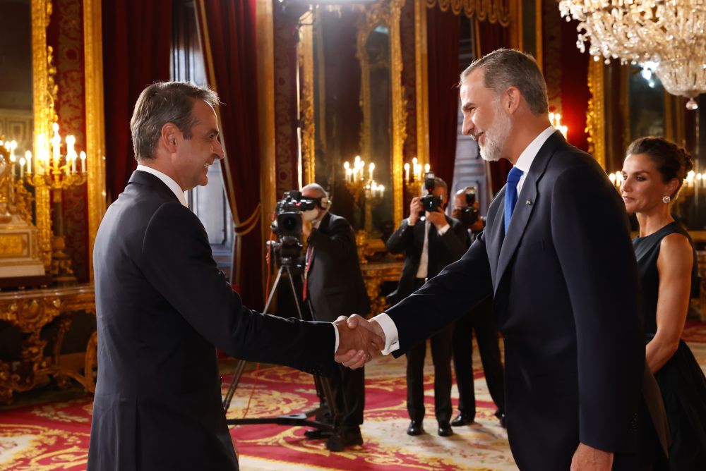 Σύνοδος ΝΑΤΟ: Κ. Μητσοτάκης και Μ. Γκραμπόφσκι στο δείπνο του Βασιλιά της Ισπανίας