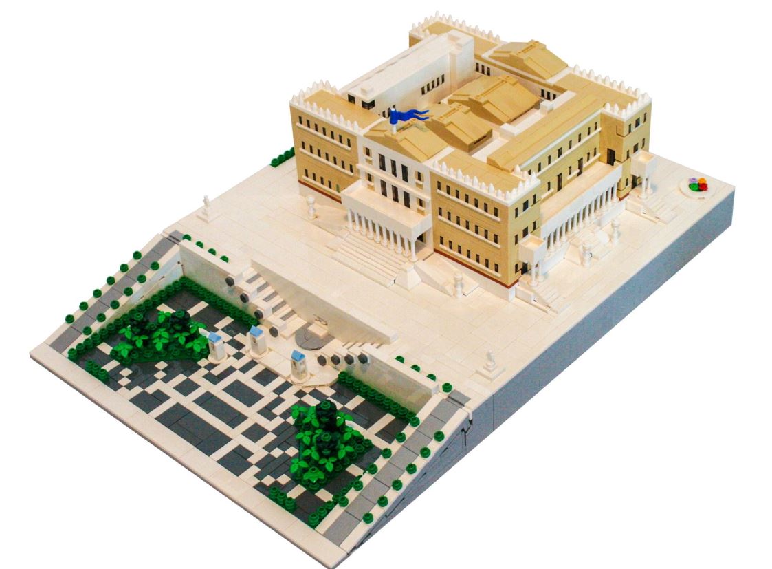 Ο 36χρονος λογιστής που έφτιαξε με 5000 lego το κτίριο της Βουλής των Ελλήνων!