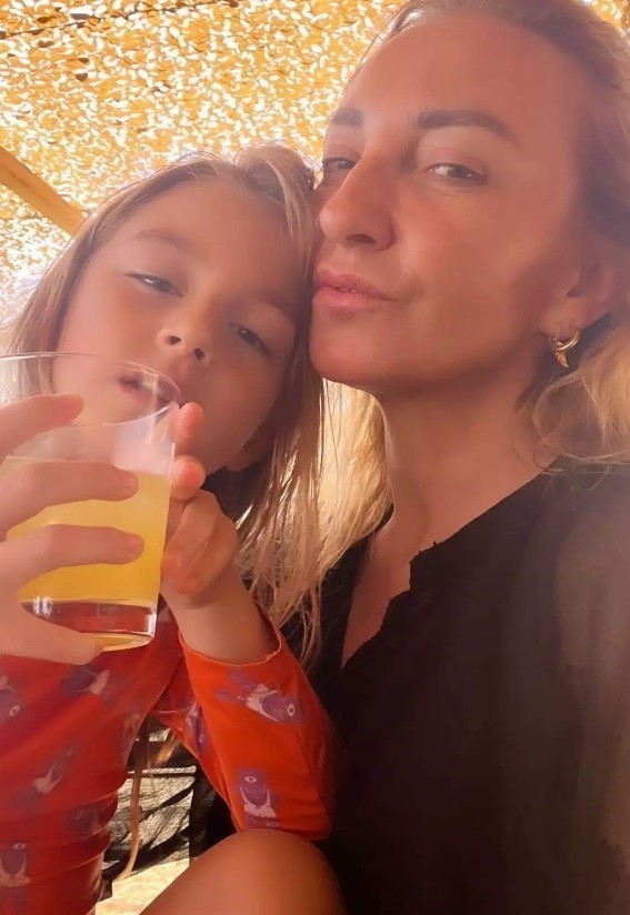 Ρούλα Ρέβη-Αποστόλης Τότσικας: Σε καλοκαιρινές διακοπές με τα παιδιά τους-Δείτε φωτογραφίες