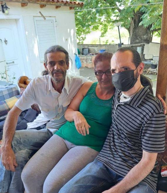 Πύργος: Ο Θύμιος Μπουγάς έσμιξε ξανά με τα αδέρφια του μετά την εξαφάνισή του – Η συγκινητική φωτογραφία