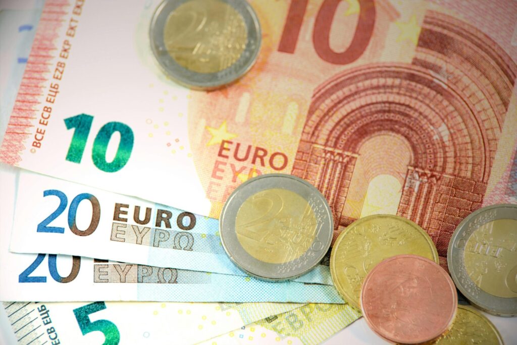 money cf87cf81ceaecebcceb1cf84ceb1 ceb5cf85cf81cf8e euro 30 scaled 1