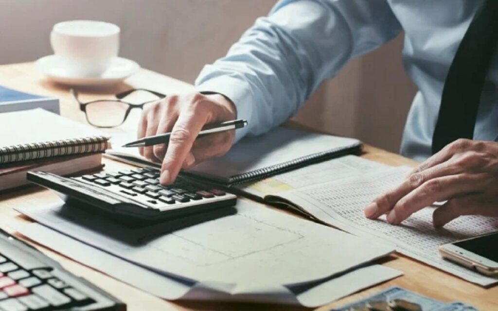 business calculator tax eforia forologia shutterstock 768x480 1 768x480 1 1